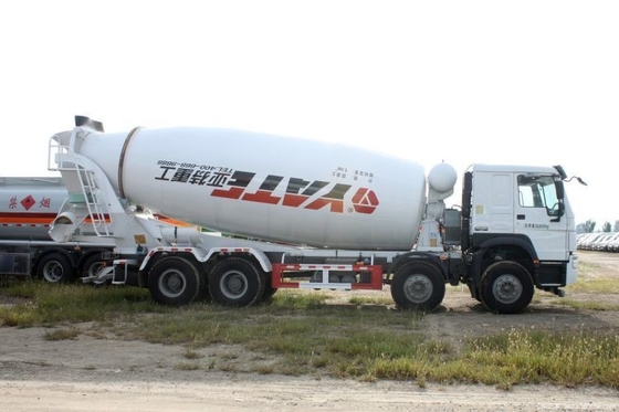 Nationaler Schwerlastwagen HOWO 8X4 5,5 Quadrat Betonmischwagen mit einer Kapazität von 2-25m3