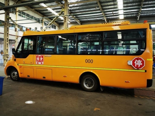 24 Sitzplätze Dongfeng Schulbus mit 85 Maximalleistung und 6-8L Motor Kapazität