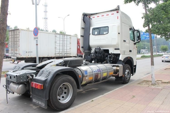 4X2 Linksfahrer Sinotruk HOWO T7H 440 PS LNG-Traktor mit 16 Vorwärtsverschiebungen