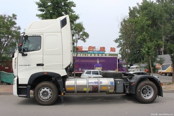 4X2 Linksfahrer Sinotruk HOWO T7H 440 PS LNG-Traktor mit 16 Vorwärtsverschiebungen