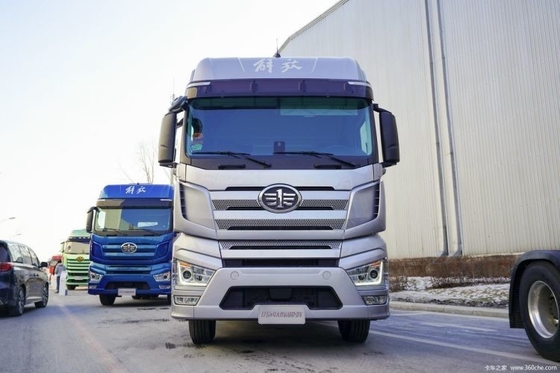 FAW Jiefang J7 Schwerlastwagen 560 PS 6X4 Großtraktionslastwagenkopf mit Multimedia-System