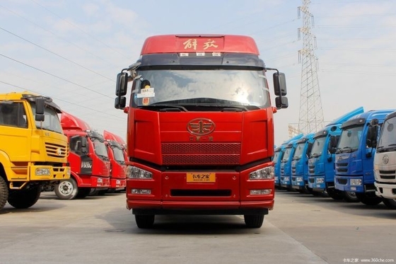 8800 kg Gesamtgewicht des Fahrzeugs FAW Jiefang J6P Schwerlastwagen 460 PS 6X4 Traktoren