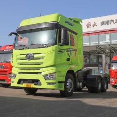 FAW Jiefang J7 Schwerlastwagen 6X4 LNG Traktionswagen 530 PS Motor und Cruise Control ACC