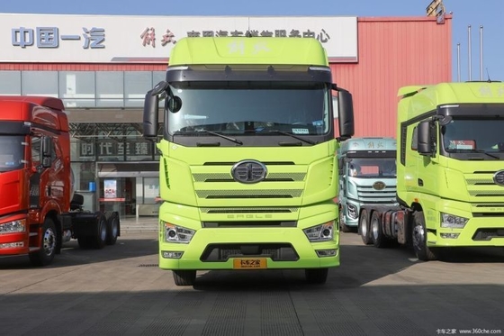 FAW Jiefang J7 Schwerlastwagen 6X4 LNG Traktionswagen 530 PS Motor und Cruise Control ACC