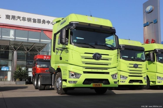 FAW Jiefang J7 Schwerlastwagen 6X4 LNG Traktionswagen 530 PS Motor und Cruise Control ACC