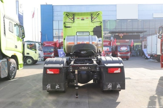FAW Jiefang J7 Schwerlastwagen 6X4 LNG Traktionswagen 530 PS Motor und Cruise Control ACC
