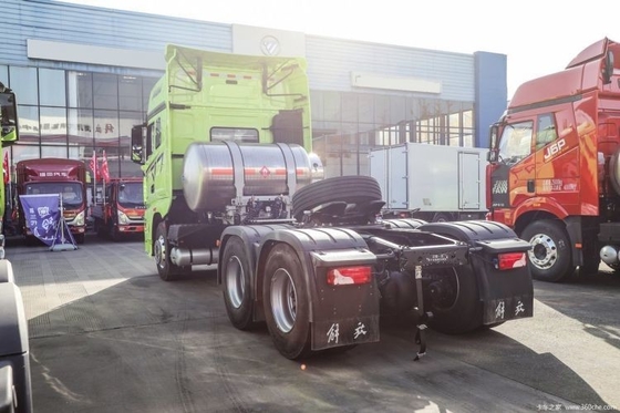 FAW Jiefang J7 Schwerlastwagen 6X4 LNG Traktionswagen 530 PS Motor und Cruise Control ACC