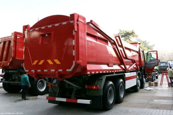 Bekannter Second-Hand-Boutique SINOTRUCK HOWO Schwerlastwagen 440 PS 8X4 Dump Truck 7,6 m