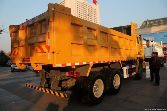 10 Vorwärtsverschiebung SINOTRUCK Haohan J5G 310 PS 6X4 5.8m Dump Truck bei einem Wettbewerb
